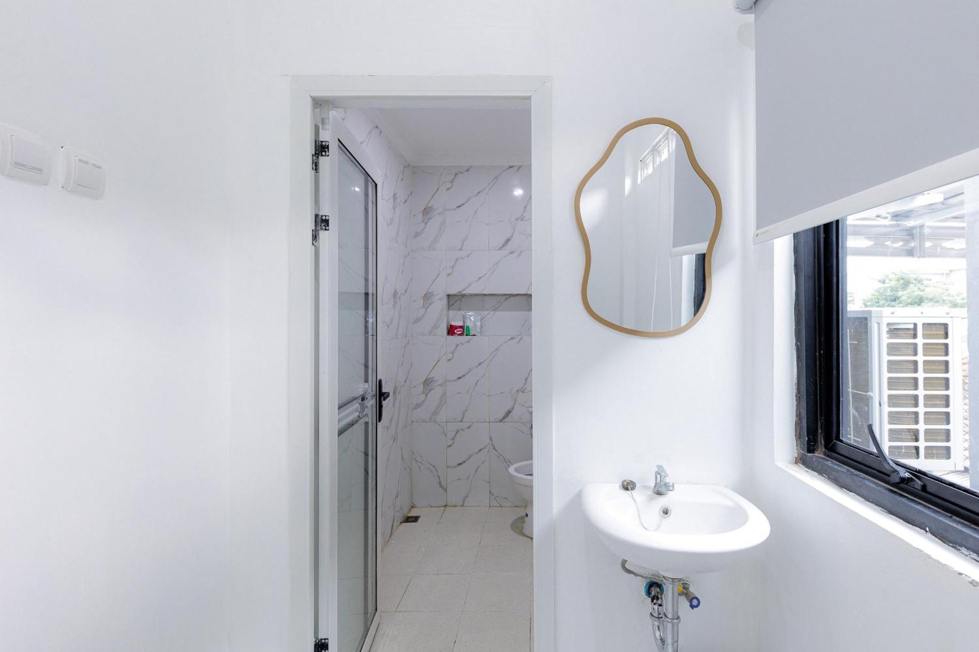 Urbanview Hotel Amira Syariah Bogor Pamoyanan ภายนอก รูปภาพ