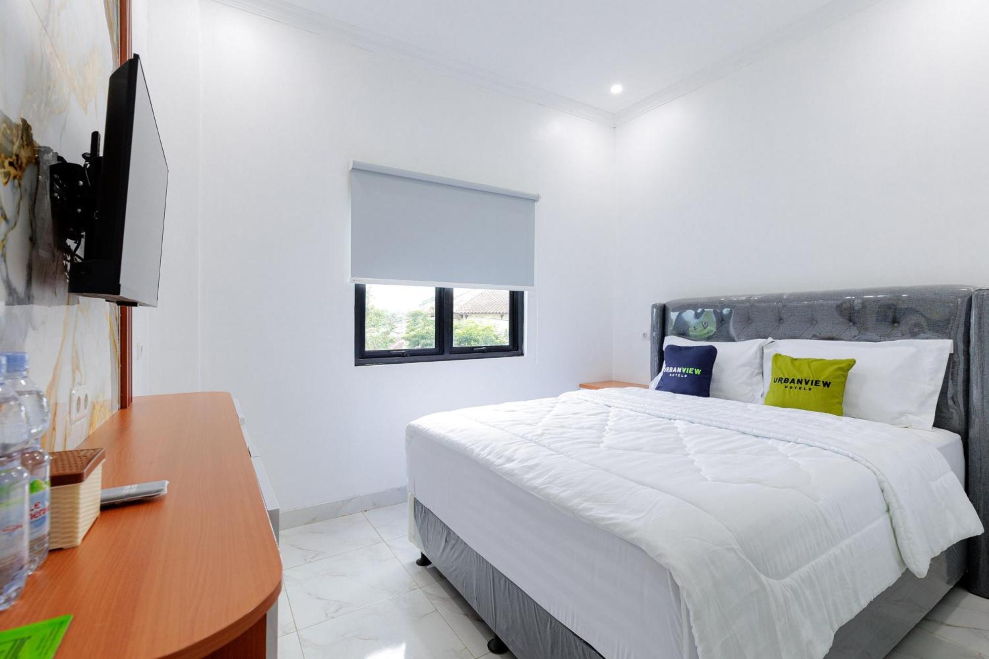 Urbanview Hotel Amira Syariah Bogor Pamoyanan ภายนอก รูปภาพ