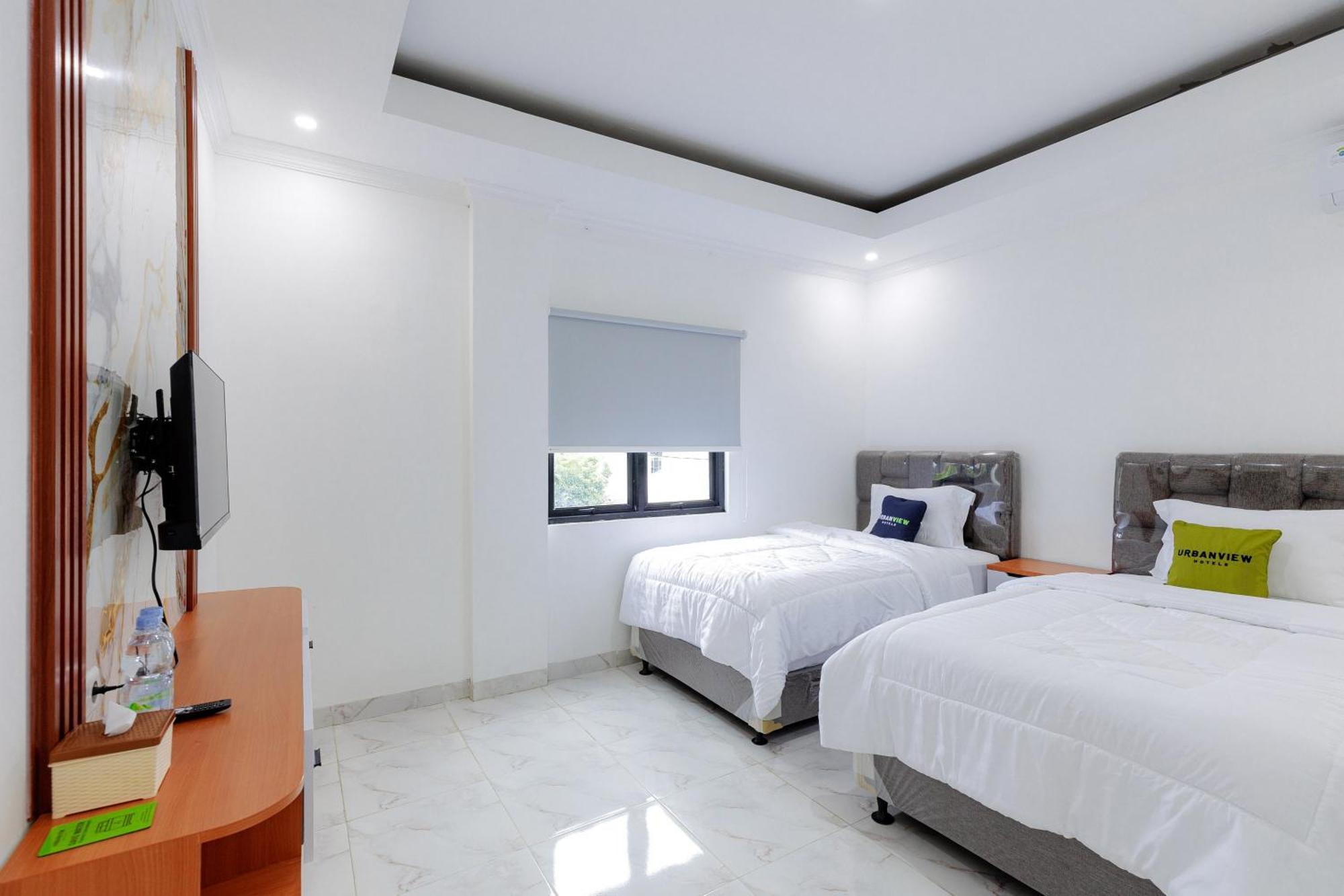 Urbanview Hotel Amira Syariah Bogor Pamoyanan ภายนอก รูปภาพ