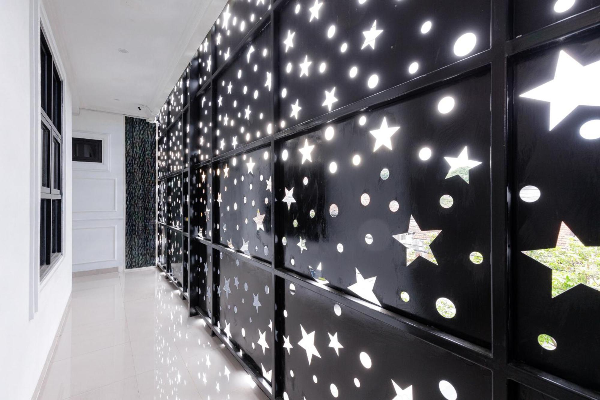 Urbanview Hotel Amira Syariah Bogor Pamoyanan ภายนอก รูปภาพ